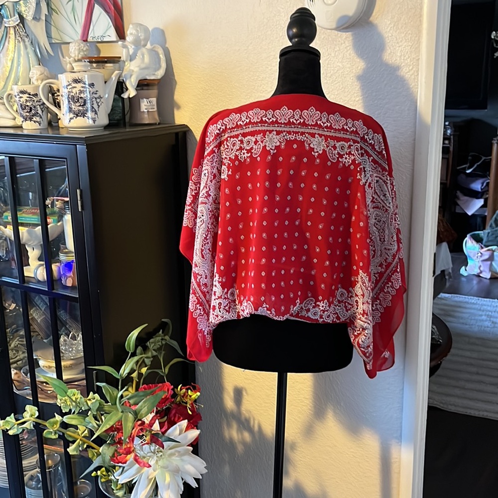 Bandanna scarf, type shirt, flutter sleeves Cracker Barrel new - Picture 3 of 4